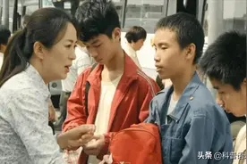 93年，浙江女子给小乞丐30元路费，20年后乞丐成富翁拿一百万报恩图片