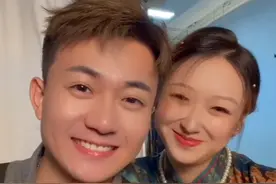 耀杨和佳慧儿子满月宴，干爹们出手阔绰引热议，知情人曝光其内幕图片