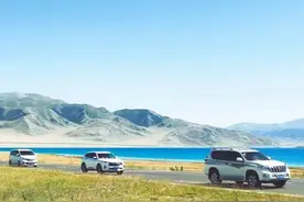 独生儿子五一节鬼鬼祟祟带岳父母自驾出游，点燃了我们心中的怒火图片