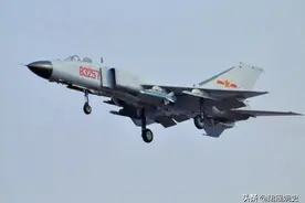 歼10首批都退役了，歼8为啥没退役？其作用歼20都无法替代图片