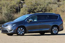 克莱斯勒大捷龙插电式混动版海外召回图片