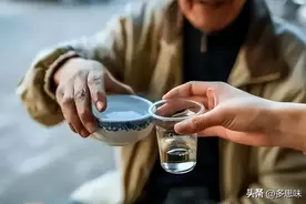 建议中老年人，过年不管多想省钱，这3种酒不要买，难喝还吃亏图片