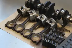 大片！翻新一辆“残损破烂”的04年四眼大众Polo，死而复生见奇迹图片