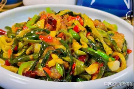 三伏天，遇见黄瓜别手软，一次买50斤，晒干后存起来，冬天吃特香图片