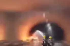 福州一隧道内小车油箱起火，并伴随爆炸声！图片