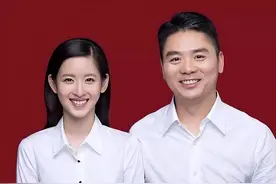 章泽天穿短裤爬山被偶遇，小腿只是同伴一半粗，不愧是校花图片