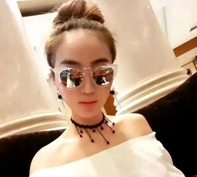 白珊珊和许家印真实关系，难怪能当恒大歌舞团团长