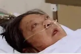 67岁老人停止心跳，抢救30分钟无效，2岁孙子唤醒奶奶，众人泪目图片