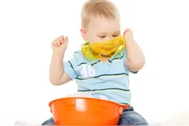 聪明的孩子，3岁前就能看出来，一般有3个特征很明显图片