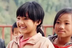 她是变形计中最幸运的女孩，被城市单亲妈妈收养，如今怎么样了？图片