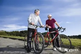 老年人骑车锻炼好不好？有什么需要注意？图片