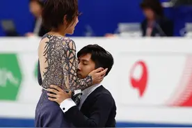 太直接了！隋文静回应“CP粉”：我值得更好的伴侣，韩聪尴尬喝水图片