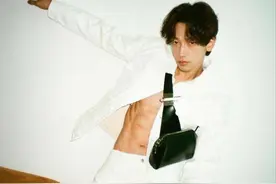 40岁Rain腹肌身材依旧炸裂，难怪能娶到金泰熙图片