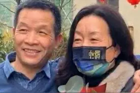 张玉环陪妻子看望前婆婆，主动帮老婆拿包，小细节见人品图片