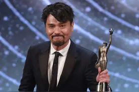 在香港拿奖到手软，大陆却被禁映，这部电影尺度远胜于《狂飙》图片