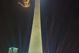 天塔上空有条龙！昨晚你看到了吗？图片