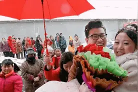 女儿出嫁，酒席钱谁出？礼金谁收？图片