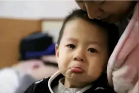 动不动就掉眼泪的娃，与忍着不哭的孩子，长大后这3点差距很明显图片