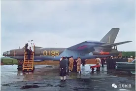 24岁飞行员蒋文浩，抛弃家人叛逃台湾，他的最终下场如何？图片