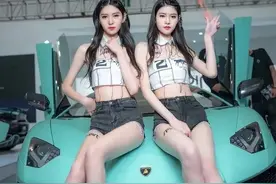 模特之星-双胞胎车模秀图片