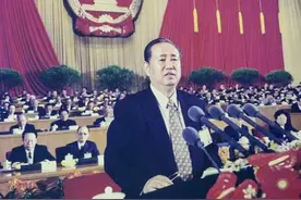 他是山东省委原书记，后官至副国，86岁捐出200万稿费，享年92岁图片