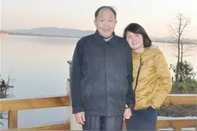 湖南38岁女老师恋上66岁扫地大爷,用情书表达爱意:我从不喜欢将就图片