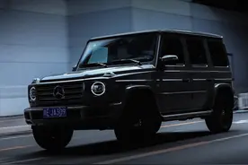 奔驰G 500：三把锁+带大梁+外挂备胎，听说不少车是它的“平替”？图片