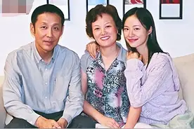 67岁陈道明晒全家照！他和女儿一个帅气一个靓丽，妻子杜宪真老了图片