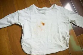 洗衣服时往里倒一碗，不管衣服多脏多黄，轻轻一搓立马干净，实用图片