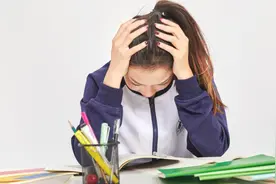 孩子执意“躺平”，怎么也叫不醒，你该怎么做？图片