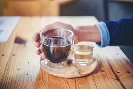 哪种饮料最适合补水？提示：这不是水图片