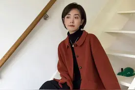 谁说半裙就得配高跟鞋，搭这3种平底鞋更时髦，好看高级又舒服图片