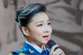 身材丰满的军旅歌唱家华丽转身，成为北京电影学院教授图片