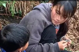 丈夫离家两年不归，19岁小妈抚养7岁继子，网友质疑其用孩子赚钱图片