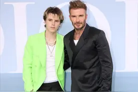 贝克汉姆和小儿子同框，17岁克鲁兹酷似爸爸，网友：简直一模一样图片