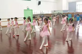 舞蹈，是危险的兴趣班，别被环境和老师误导，娃没天分，别硬学图片