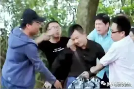 女孩学费20000元被偷，公交车司机和乘客的举动令人泪奔图片