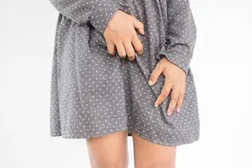 女性身体总出现难闻气味？妇科医生：或与3种病有关，需及时就医图片