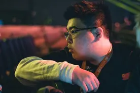 韦神在线整活，自曝4AM内讧，和永远小鹿已互删图片