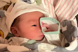 3个多月宝宝晚上一觉睡8个小时，需要叫醒吃奶吗？做错会影响发育图片