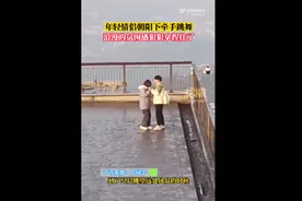 浪漫的氛围感狠狠拿捏住了！男生夜爬紫金山，猛见一对可爱的人迎朝阳跳舞图片