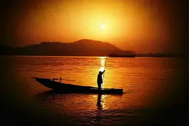 半江瑟瑟半江红的瑟瑟是什么意思？图片