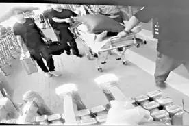 太原南站一女子过安检因携带开封白酒无法进站，“咚咚咚”现场喝光 晕倒送医车也没坐成图片