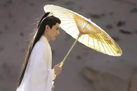 同样是肖战出演男主，《梦中的那片海》和《玉骨遥》，差异明显。图片