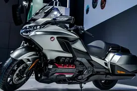 售价38W，本田全新金翼GL1800发布！图片