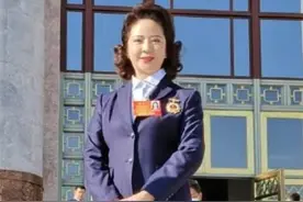 从“耳钉姐”李少莉说起：女干部怎样打扮才得体？图片