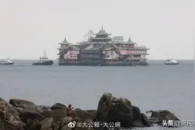 千米深的海底是它的归宿，这个香港地标“后会无期”图片