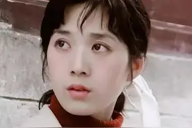 那个被当年影迷称为，80年代美女之一的龚雪，离家20年后安心回家图片