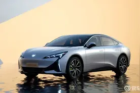 限时预售权益17.48万元起 高性能纯电轿车极狐阿尔法S5超能来袭图片