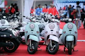 3000内电动车哪个好？雅迪/爱玛/九号谁更值？续航100km车型对比图片